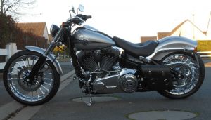 Sacoche Myleatherbikes Softail Breakout (25)